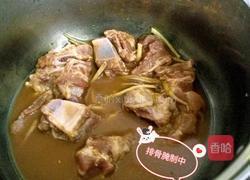 家常土豆排骨煲的做法图解1