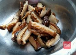 西兰花香菇炒瘦肉的做法图解2