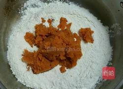 胡萝卜葱香包的做法图解3