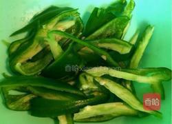 土豆片炒豆瓣肉丁的做法图解2