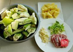 茄子炖土豆的做法图解1