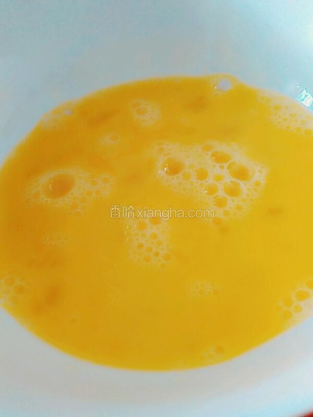 接着沾上蛋液