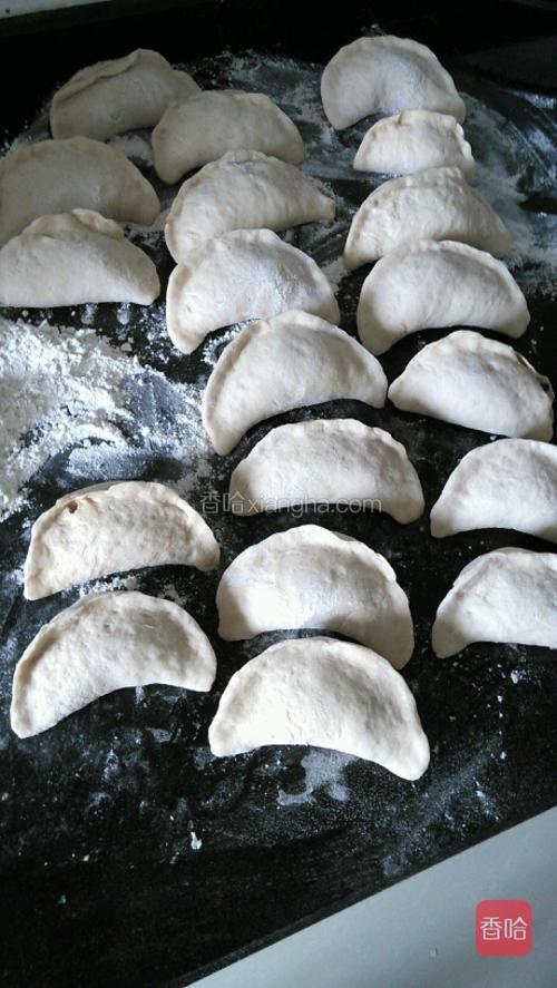 面发好后就可以包饺子了