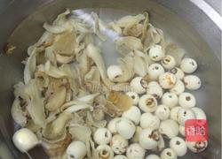 沙参玉竹猪展汤的做法图解1