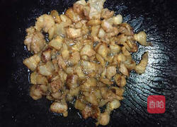 五花肉炒黄豆芽的做法图解3