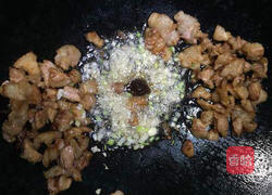 五花肉炒黄豆芽的做法图解4