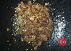 五花肉炒黄豆芽的做法图解5