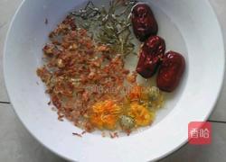 清热解毒三花茶的做法图解1