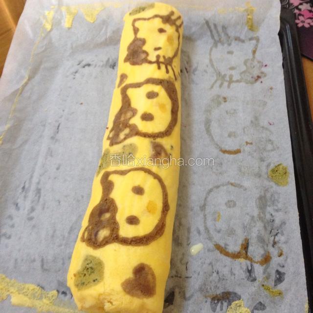 从没图案那边开始卷。我说怎么越看越别扭，后来发现这两个没画胡子?