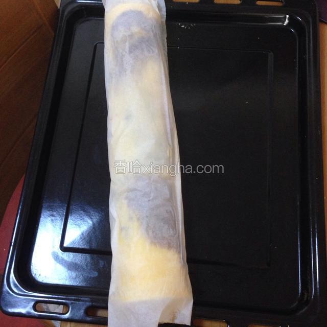 再用油纸包起来，放冰箱晾凉。