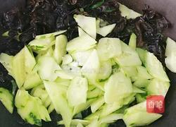 木耳黄瓜炒鸡蛋的做法图解5