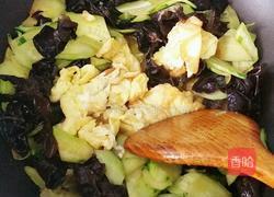 木耳黄瓜炒鸡蛋的做法图解6