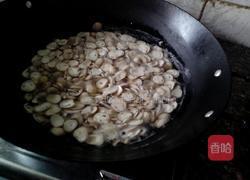 草菇炒肉的做法图解5