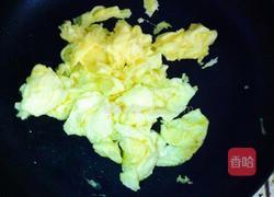金针菇炒鸡蛋的做法图解3