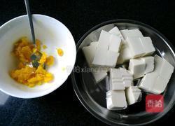 蟹黄豆腐的做法图解2