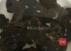 木耳炒花菜的做法图解2