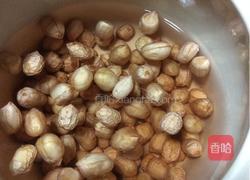 花生排骨瓦罐汤的做法图解2