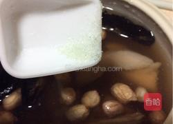 花生排骨瓦罐汤的做法图解5