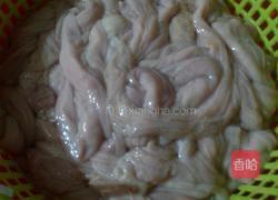 酸菜炒猪小肠的做法图解1