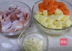 土豆烧鸡翅的做法图解1