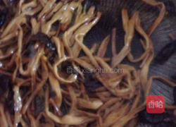 黄花菜木耳炒瘦肉的做法图解4
