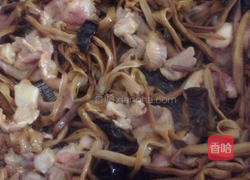 黄花菜木耳炒瘦肉的做法图解5