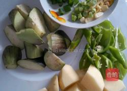 土豆炖茄子的做法图解2