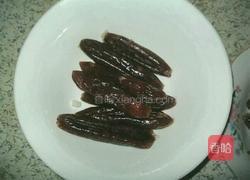 腊肠炒青椒的做法图解1