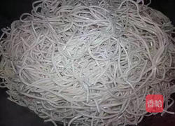 豆角焖面的做法图解1