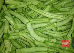 豆角焖面的做法图解2