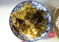 酸菜肥牛的做法图解1