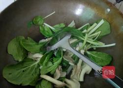 凤尾菇青菜蛋花汤的做法图解6