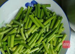 蒜苔腐竹炒肉的做法图解2