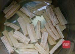 蒜苔腐竹炒肉的做法图解5