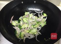 洋葱炒黄瓜的做法图解6