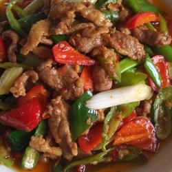 青红椒炒鸭脯的做法[图]