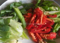 青红椒炒鸭脯的做法图解4