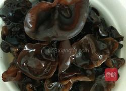生椒拌木耳的做法图解1