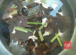 生椒拌木耳的做法图解3