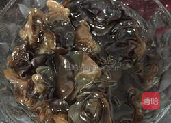 木耳炒鸡蛋的做法图解1