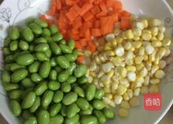 毛豆炒肉丁的做法图解1