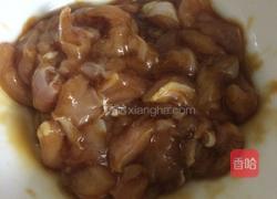 毛豆炒肉丁的做法图解2