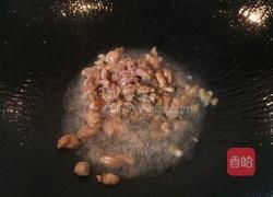 毛豆炒肉丁的做法图解3