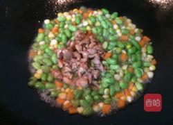 毛豆炒肉丁的做法图解6