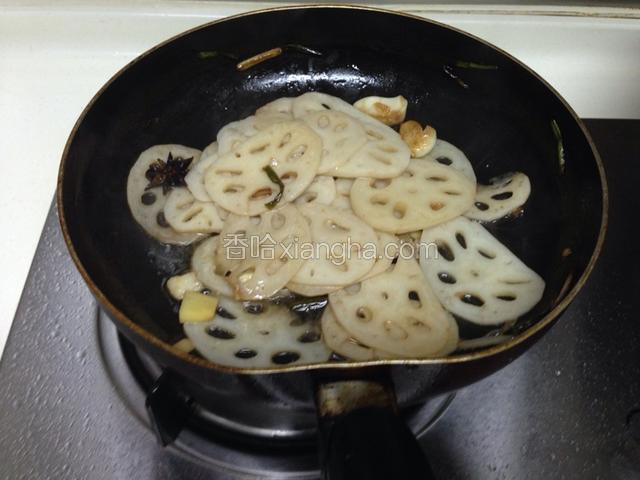 汤汁慢慢浓稠之后，即可出锅