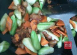 五花肉烧丝瓜的做法图解3