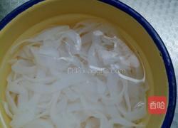 豆芽炒宽粉的做法图解3