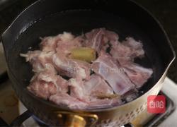 红腐乳烧排骨的做法图解2