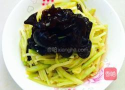 西葫芦炒木耳的做法图解5