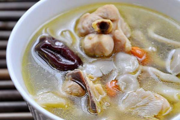 鲜菇红枣鸡汤